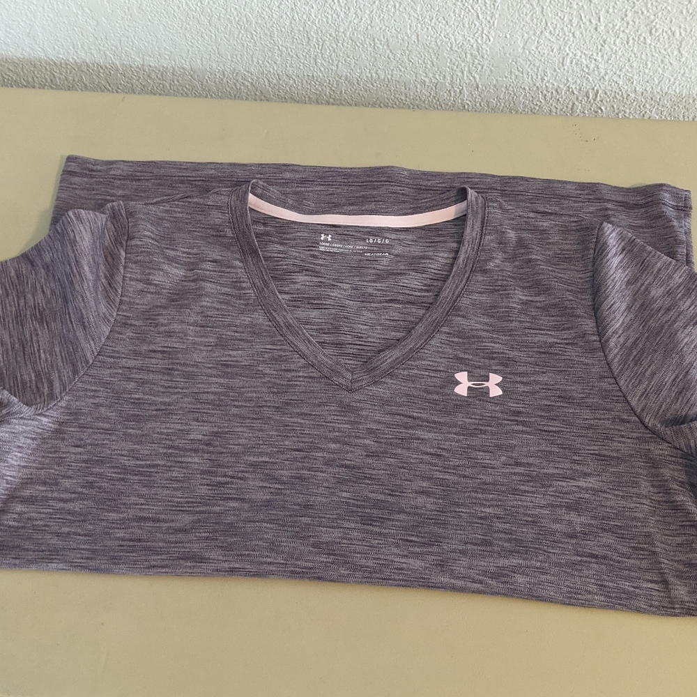 Under Armour women's t shirt, Heatgear, loose fit.